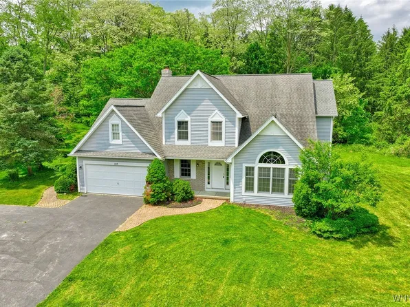 1117 Burlington Rd, Victor, NY 14564