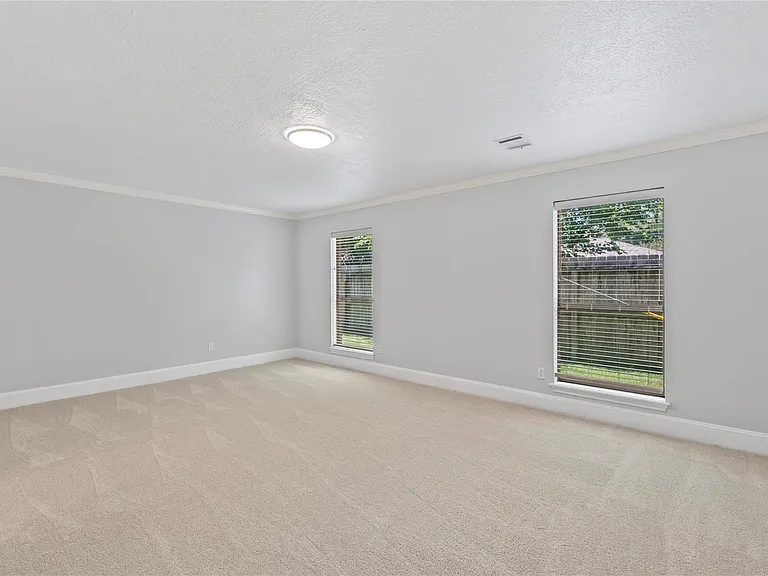 911 Montview Dr — Photo 21