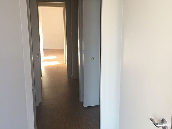 4th image of 842 Banklick St APT 111
