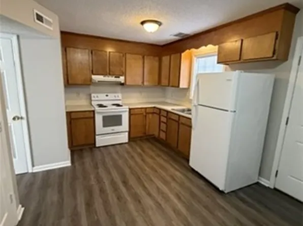1002 Fieldcrest Cir, Stanley, NC 28164