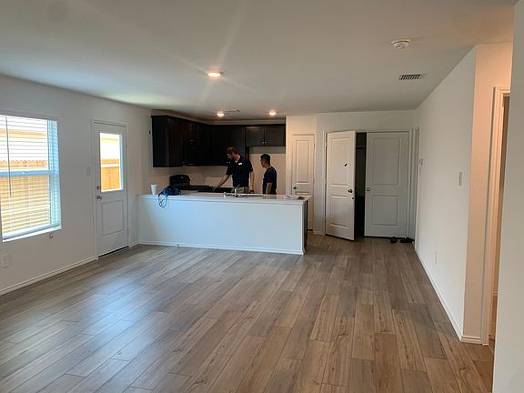 5th image of 2916 Greenhorn Ave
