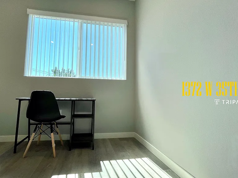1370 W 35th Pl — Photo 8