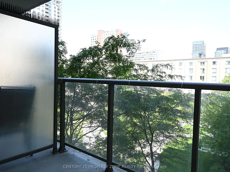 816 Lansdowne Ave #425 — Photo 13