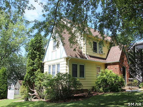 3rd image of 605 Wolcott Hill Road