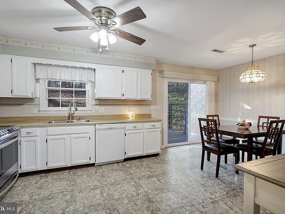 3rd image of 1205 Amherst Ave