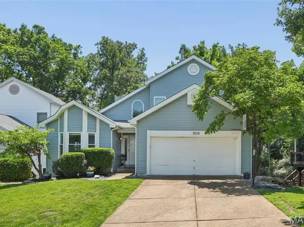 1516 Strawberry Glen Ct, Ballwin, MO 63021