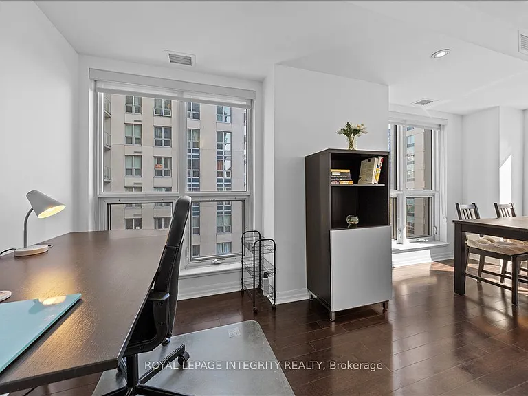 242 Rideau St #909 — Photo 11