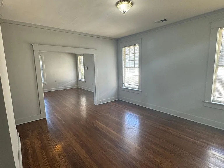 190 S Barksdale St — Photo 7