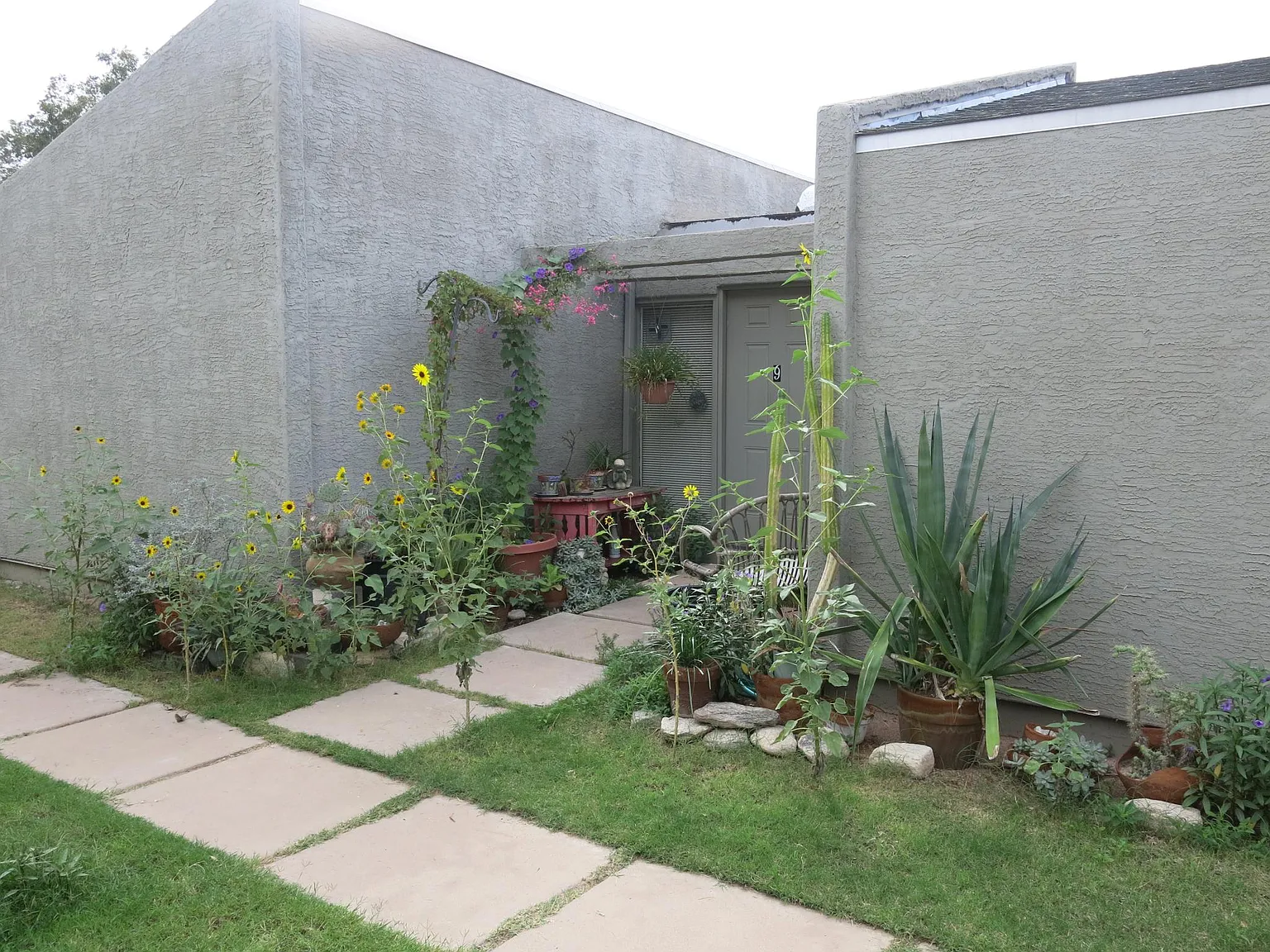 808 N Center St — Photo 2