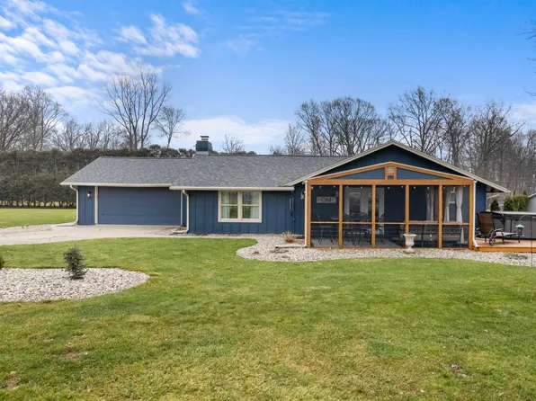 387 E High Circle Dr, Warsaw, IN 46580