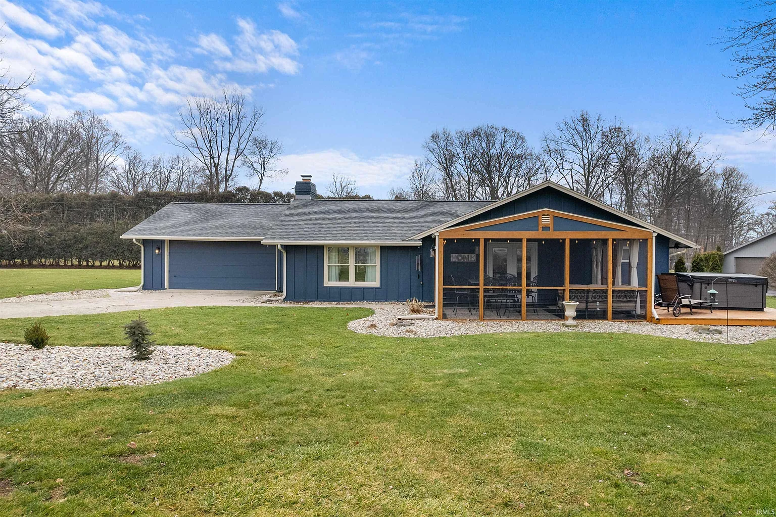 387 E High Circle Dr photo 1