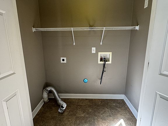4th image of 302 Streamwood Dr #1