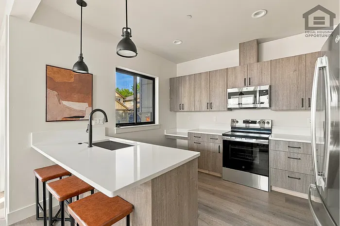 2 bed, 2.5 bath, 2393 sqft, $2,500 — Photo 1