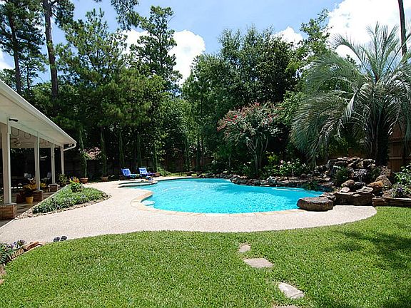 Plenty of room for additional play sets, jungle gyms