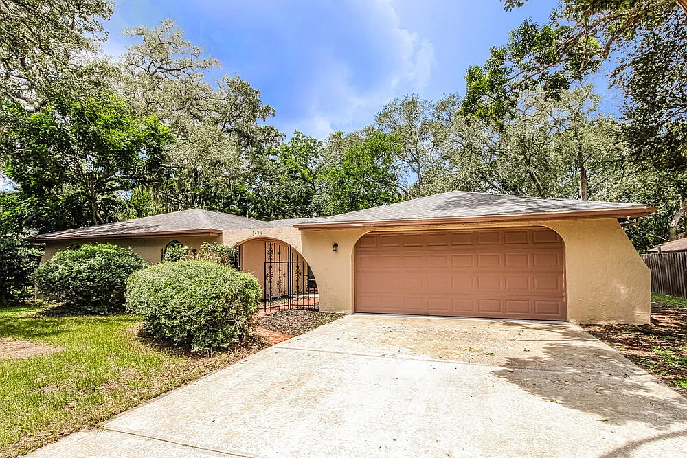 3 bed, 2.0 bath, 2010 sqft, $1,820 — Photo 1