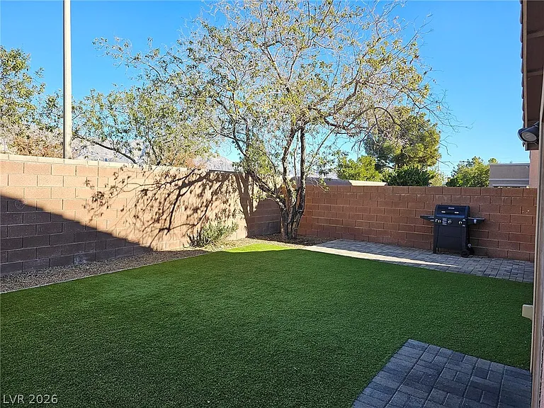 5064 Whistling Acres Ave — Photo 4