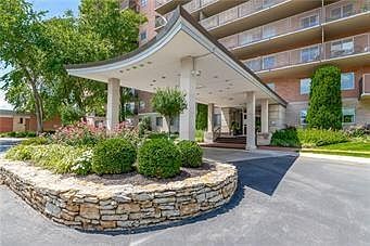 3rd image of 4550 Warwick Blvd #703-04