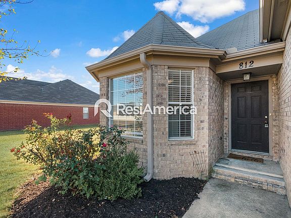2nd image of 812 Boulevard Orleans St