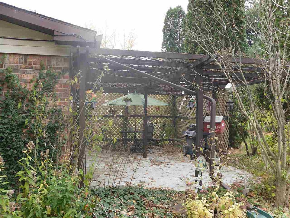 2nd image of 638 Orchard Heights Dr