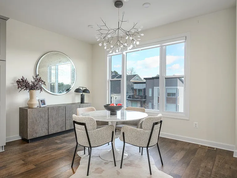 735 Lochlyn Hill Dr — Photo 10