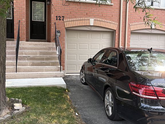 2nd image of 5030 Heatherleigh Ave #127