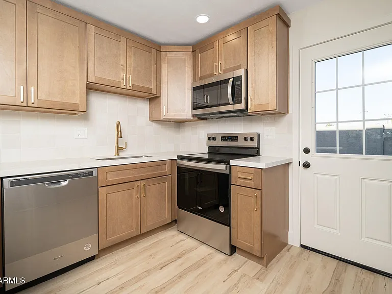 810 E Colter St #A — Photo 2