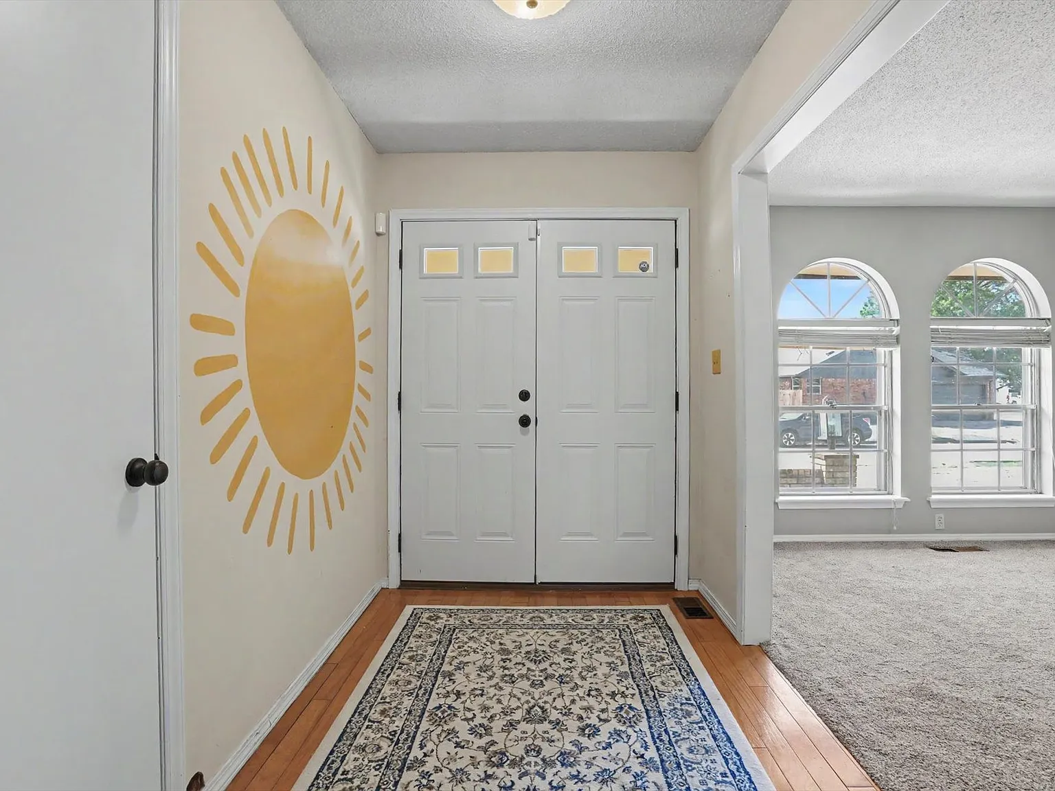 3 bed, 2.0 bath, 1963 sqft, $2,100 — Photo 4