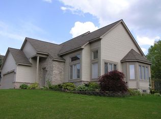 7963 Hoffman Dr, Waterford, MI 48327