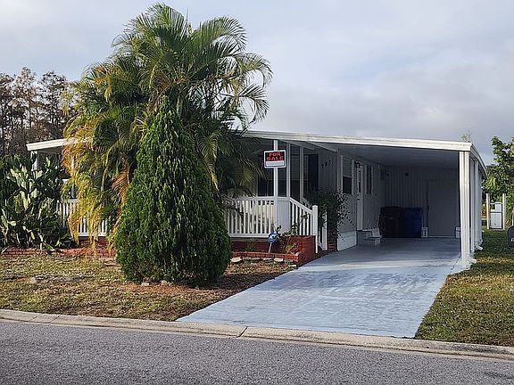 3rd image of 985 Siesta Dr