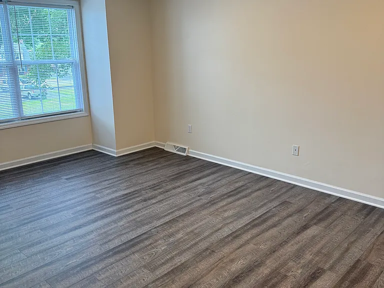 1414 E Market St — Photo 9