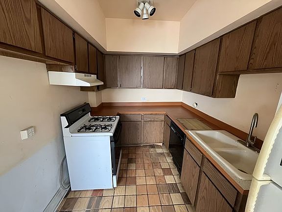 4th image of 1205 W Sherwin Ave APT 301
