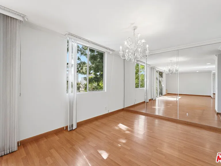 100 S Doheny Dr #213 — Photo 20