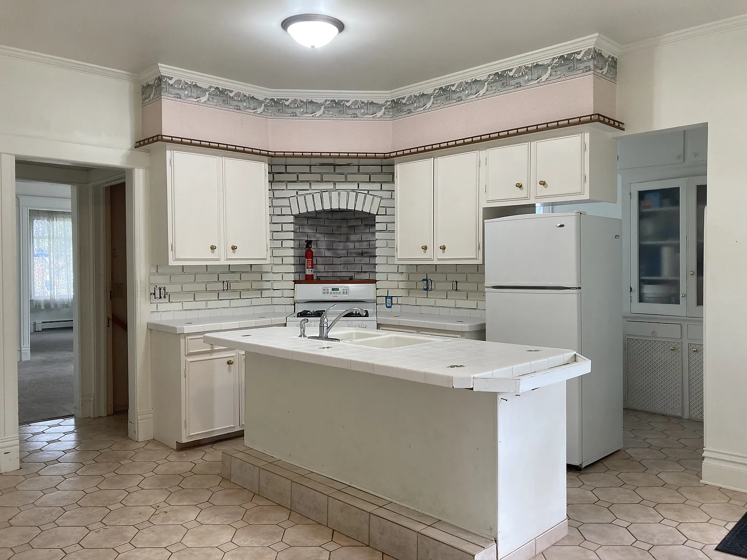 3 bed, 1200 sqft, $1,500 — Photo 2