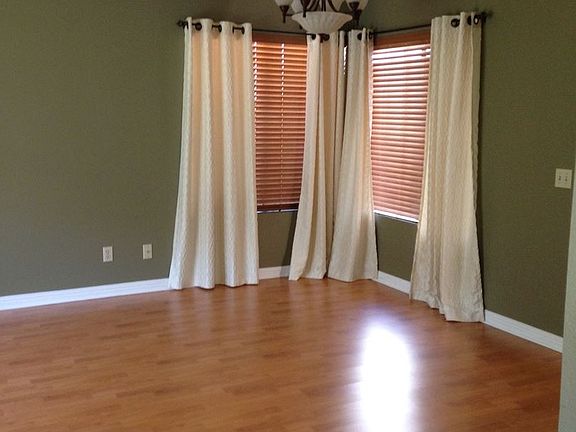 4th image of 652 Lavender Pl