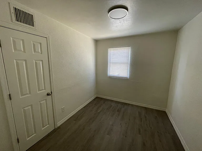 2337 S Walnut Ave — Photo 11