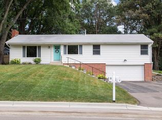 122 Surrey Trl N, Apple Valley, MN 55124