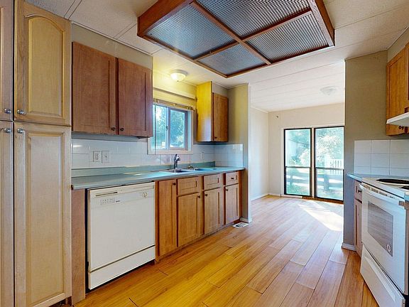 3rd image of 1830 Mamquam Rd #239