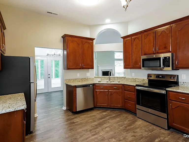 118 Northlake Dr — Photo 3
