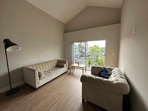 5th image of 1045 SE 7th Ct APT 302