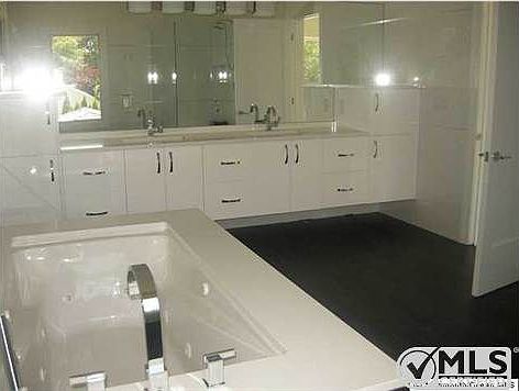 3rd image of 282 Park Ave