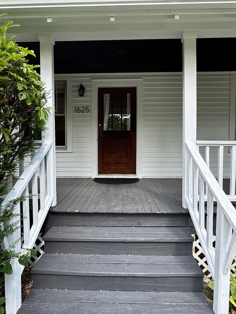 Spacious 4-Bedroom Home with 2 Kitchens | West Ann Arbor — Photo 2