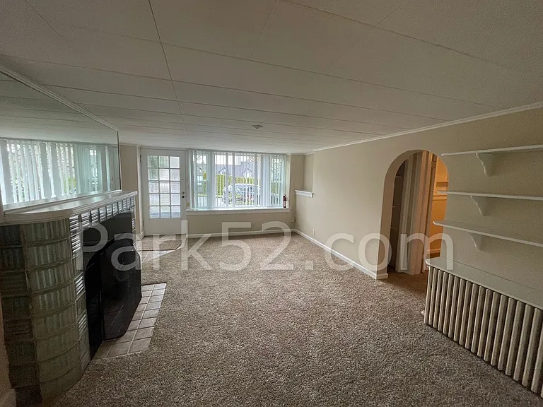 406 N 6th St #1/2 — Photo 4