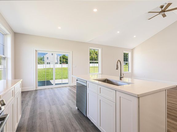 4th image of 11 Tomahawk Lane