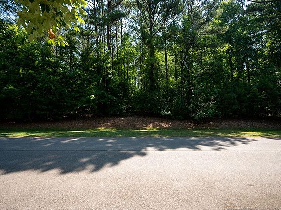 3rd image of 128 Carolyn Dr