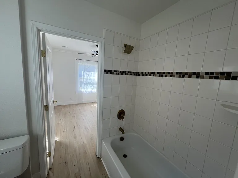 4541 V St — Photo 8