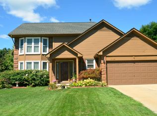 3184 Primrose Dr, Rochester Hills, MI 48307