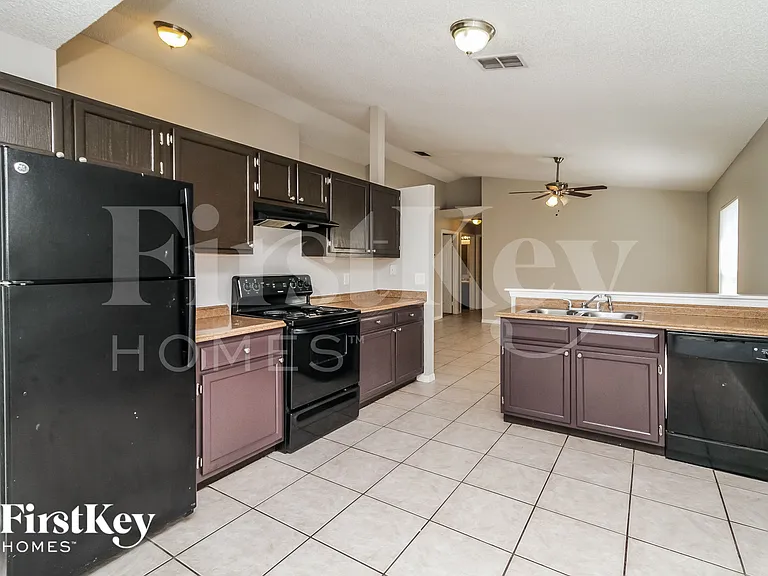 7591 Groveoak Dr — Photo 6