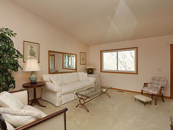 3rd image of 416 Upper Wood Way