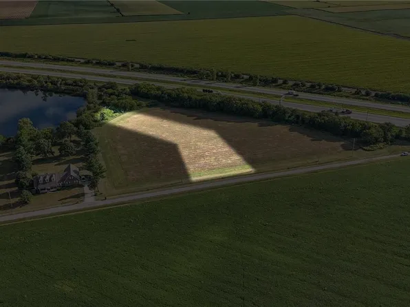 11 Moss Dr, Farmer City, IL 61842