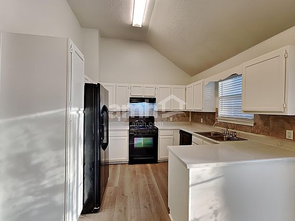 3rd image of 154 Spring Creek Ct